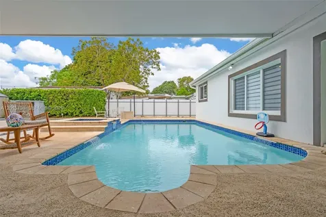 46 NE 164th Street Miami FL 33162