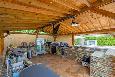 46 NE 164th Street Miami FL 33162