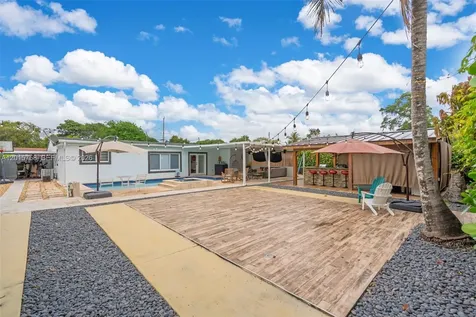 46 NE 164th Street Miami FL 33162