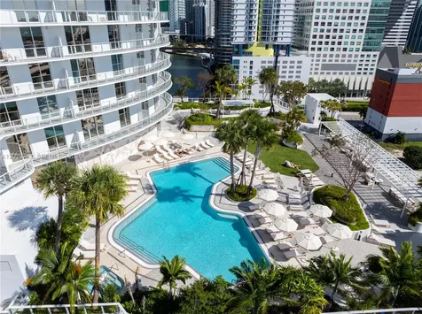275 SW 6th Street Miami FL 33130