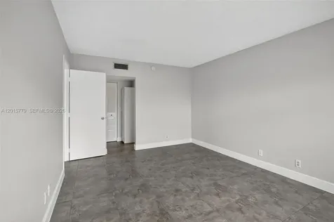 3050 NE 16th Avenue Oakland Park FL 33334