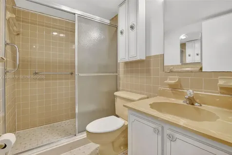 3050 NE 16th Avenue Oakland Park FL 33334