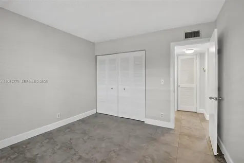 3050 NE 16th Avenue Oakland Park FL 33334