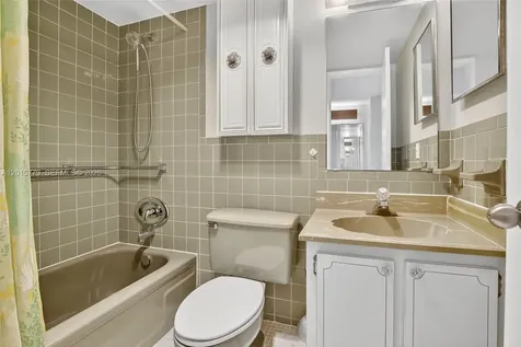 3050 NE 16th Avenue Oakland Park FL 33334