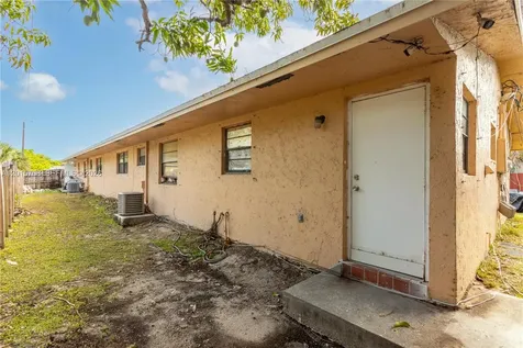 1916 - 1918 Grant Street Hollywood FL 33020