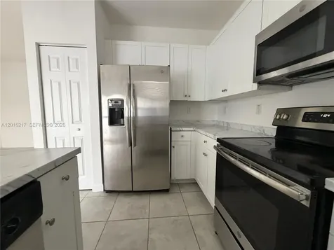 10606 W 33rd Way Hialeah FL 33018
