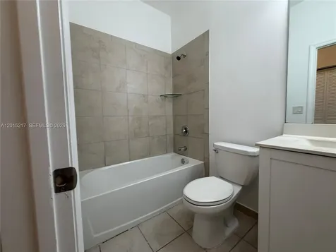 10606 W 33rd Way Hialeah FL 33018