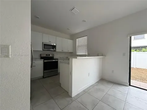 10606 W 33rd Way Hialeah FL 33018