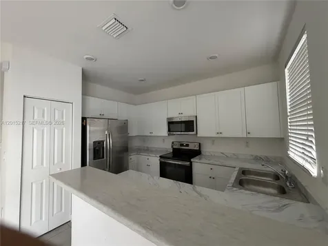 10606 W 33rd Way Hialeah FL 33018