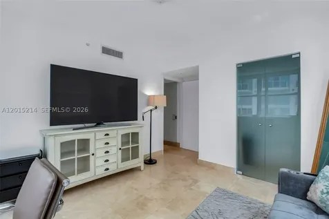 31 SE 5th Street Miami FL 33131