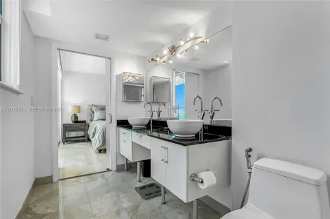 31 SE 5th Street Miami FL 33131