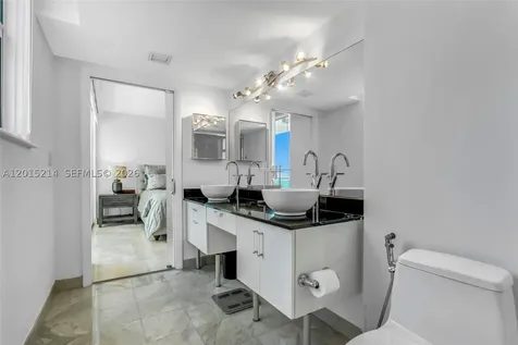 31 SE 5th Street Miami FL 33131