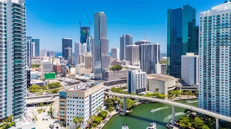 31 SE 5th Street Miami FL 33131