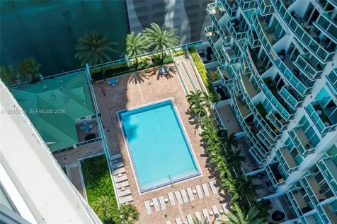 31 SE 5th Street Miami FL 33131