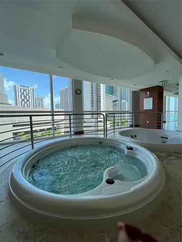 31 SE 5th Street Miami FL 33131