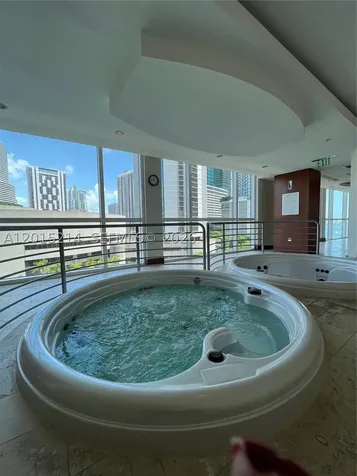 31 SE 5th Street Miami FL 33131