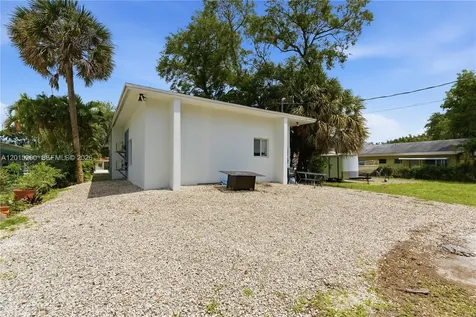 830 SE 14th Street Fort Lauderdale FL 33316