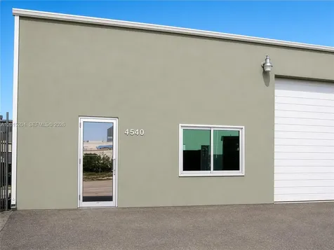 4530 NE 6th Avenue Oakland Park FL 33334