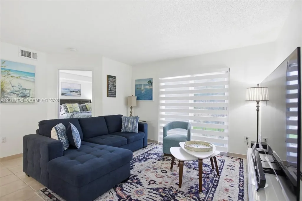 400 Palm Circle W Pembroke Pines FL 33025