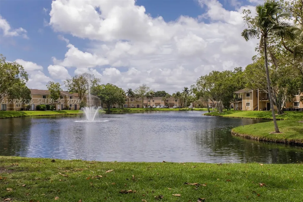 400 Palm Circle W Pembroke Pines FL 33025