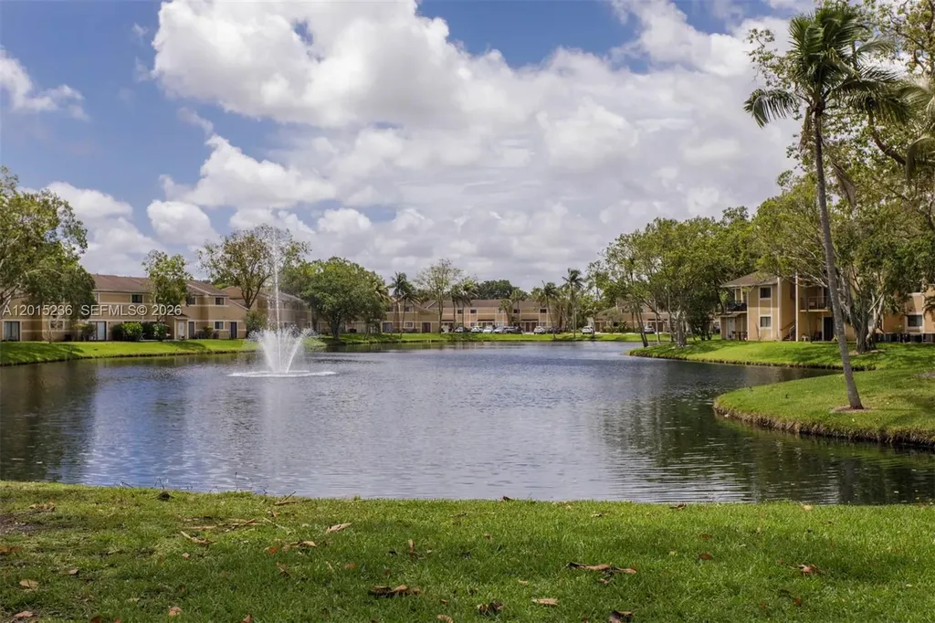 400 Palm Circle W Pembroke Pines FL 33025