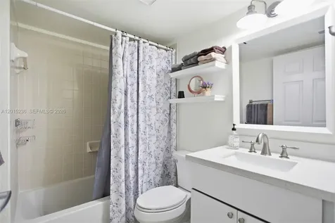 400 Palm Circle W Pembroke Pines FL 33025