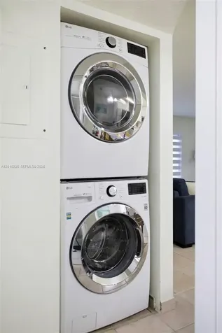 400 Palm Circle W Pembroke Pines FL 33025