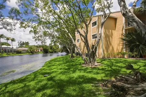 400 Palm Circle W Pembroke Pines FL 33025