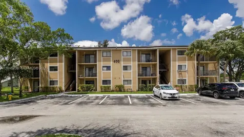 400 Palm Circle W Pembroke Pines FL 33025