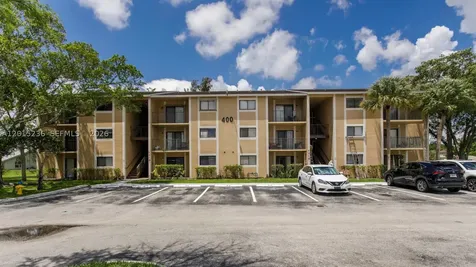 400 Palm Circle W Pembroke Pines FL 33025