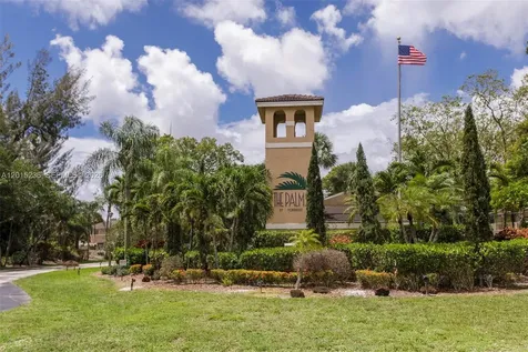 400 Palm Circle W Pembroke Pines FL 33025
