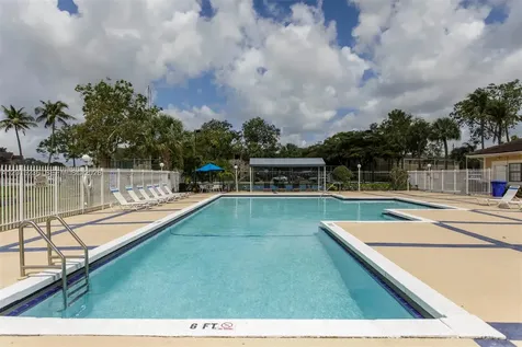 400 Palm Circle W Pembroke Pines FL 33025
