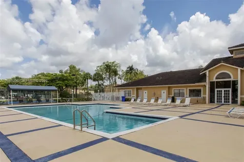 400 Palm Circle W Pembroke Pines FL 33025