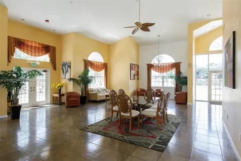 400 Palm Circle W Pembroke Pines FL 33025