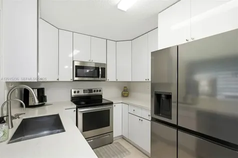 400 Palm Circle W Pembroke Pines FL 33025