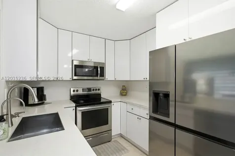 400 Palm Circle W Pembroke Pines FL 33025