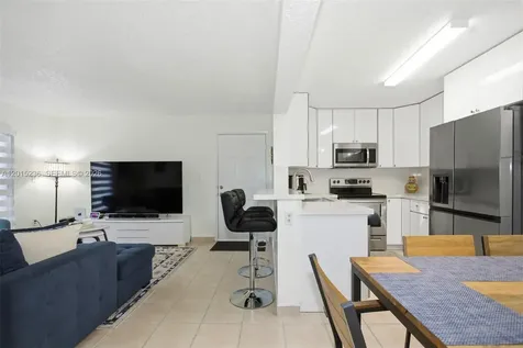 400 Palm Circle W Pembroke Pines FL 33025