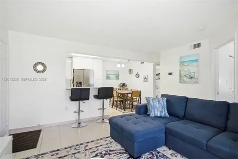 400 Palm Circle W Pembroke Pines FL 33025