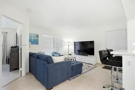 400 Palm Circle W Pembroke Pines FL 33025