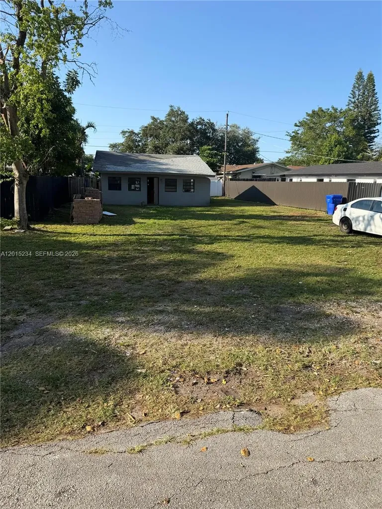 6123 Call Street Hollywood FL 33024