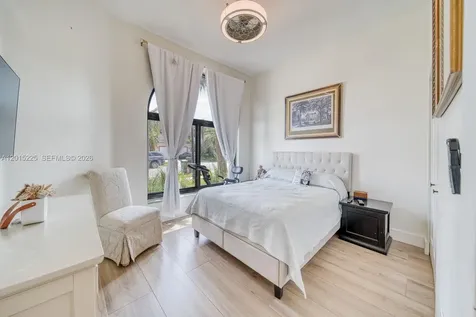 77 Gables Boulevard Weston FL 33326