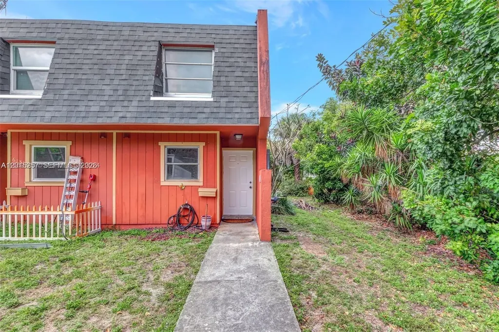 6141 SW 42nd Court Davie FL 33314