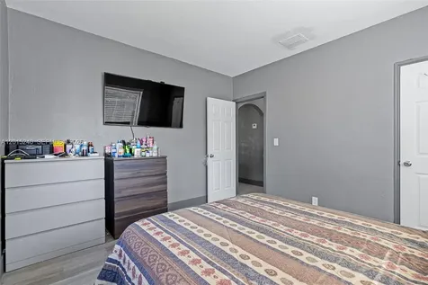 1780 NW 49th Street Miami FL 33142