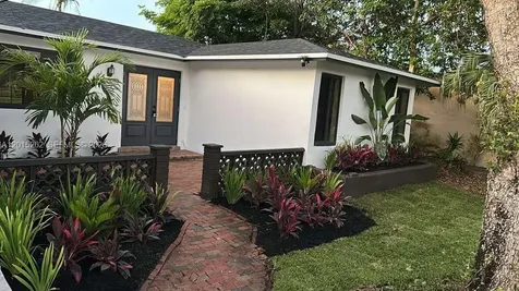8207 SW 26th Place Davie FL 33328