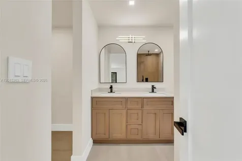 8207 SW 26th Place Davie FL 33328