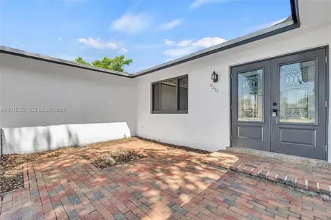 8207 SW 26th Place Davie FL 33328