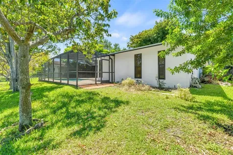 8207 SW 26th Place Davie FL 33328