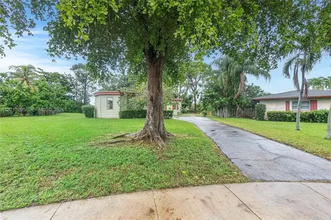 4561 NW 79th Avenue Lauderhill FL 33351