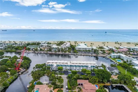 2426 SE 17th Causeway Fort Lauderdale FL 33316