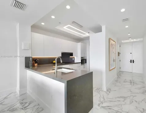 100 S Pointe Drive Miami Beach FL 33139